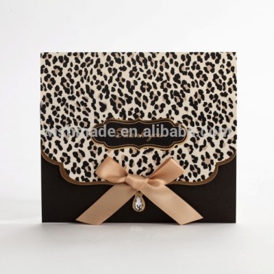 CW5157 Leopard Print Wedding Invitations Cards Engagement Gatefold Invites Wedding Favors W/Ribbon Bow Rhinestone